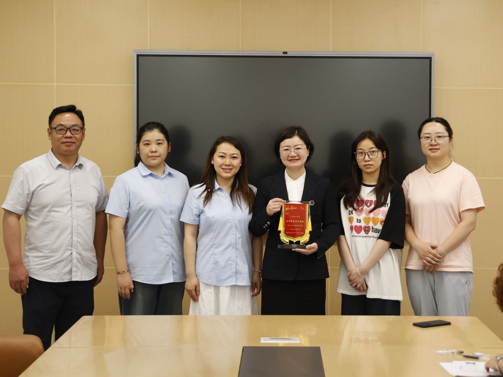 【西昌大健康】校企携手育英才 共建实习新平台——眉山卫生职业学校授予川投西昌医院“优秀教学实习基地”牌匾.jpg
